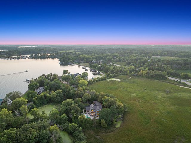 1070 Ferndale Road W, Wayzata, MN 55391