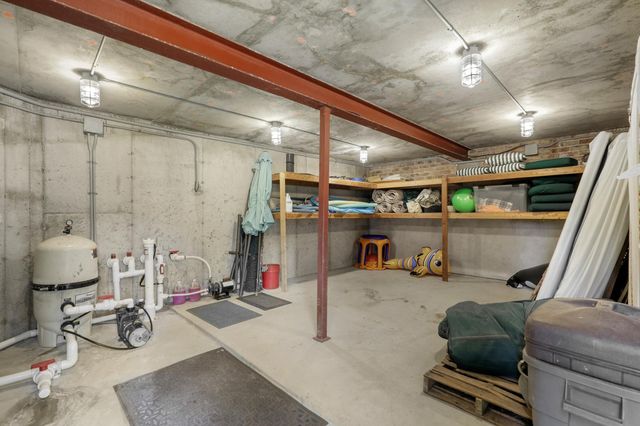 1070 Ferndale Road W, Wayzata, MN 55391