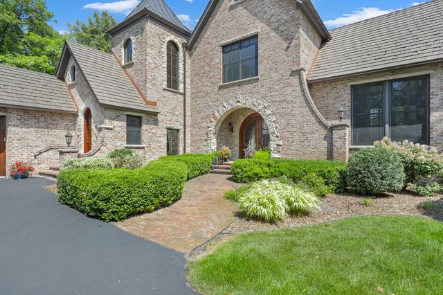 1070 Ferndale Road W, Wayzata, MN 55391