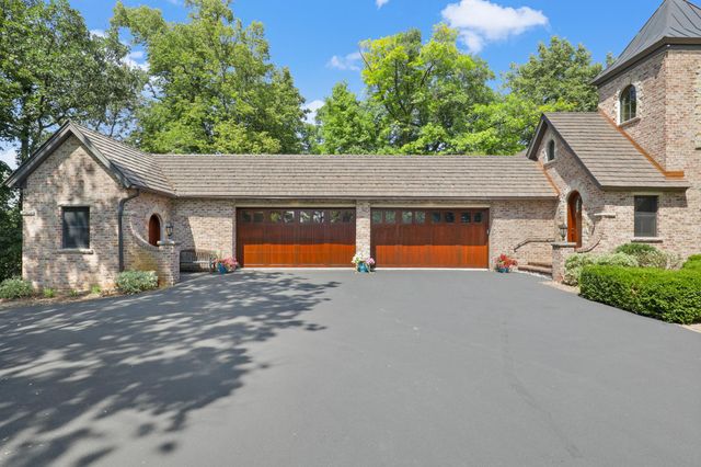 1070 Ferndale Road W, Wayzata, MN 55391