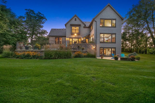 1070 Ferndale Road W, Wayzata, MN 55391