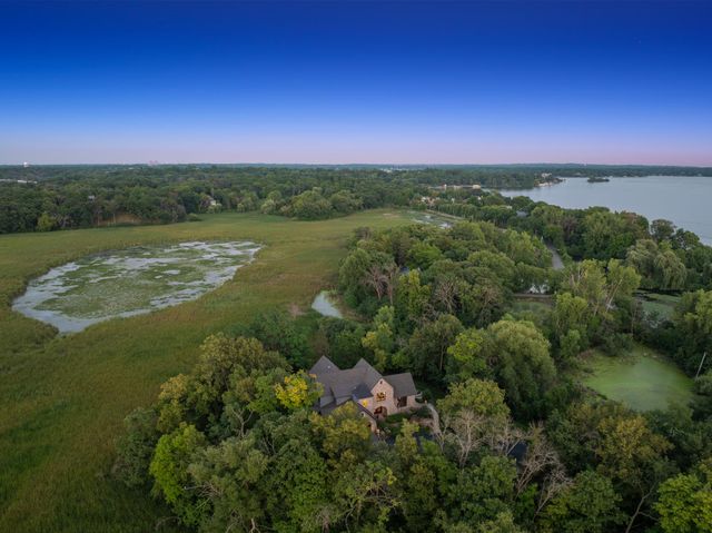 1070 Ferndale Road W, Wayzata, MN 55391