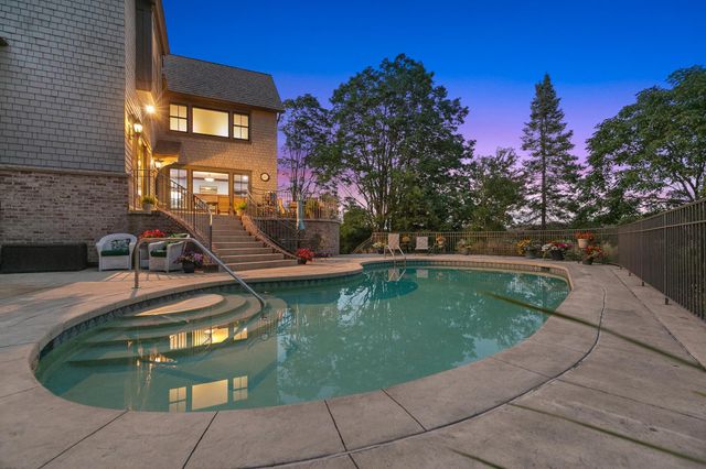1070 Ferndale Road W, Wayzata, MN 55391