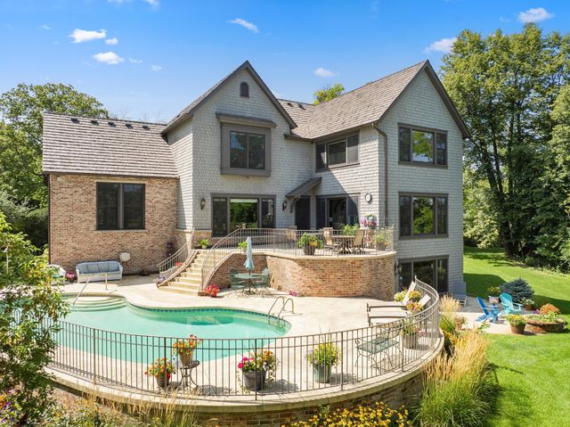 1070 Ferndale Road W, Wayzata, MN 55391