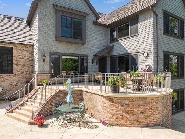 1070 Ferndale Road W, Wayzata, MN 55391