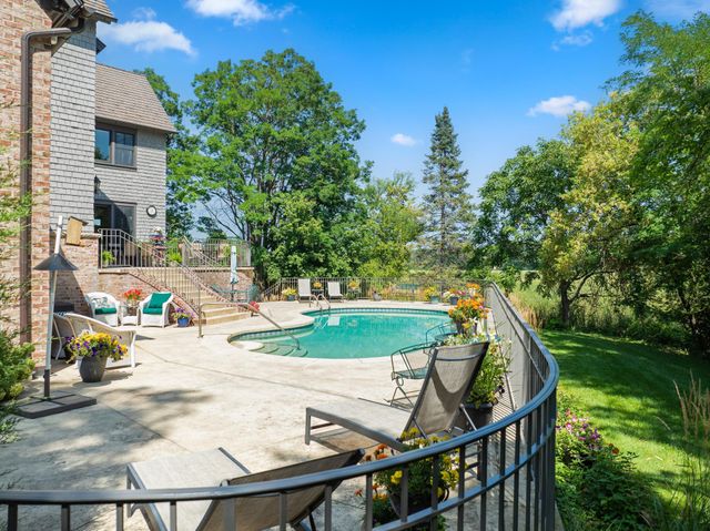 1070 Ferndale Road W, Wayzata, MN 55391