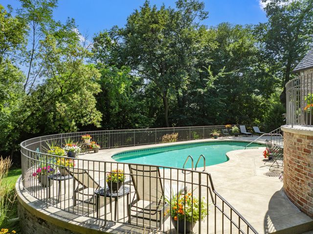 1070 Ferndale Road W, Wayzata, MN 55391