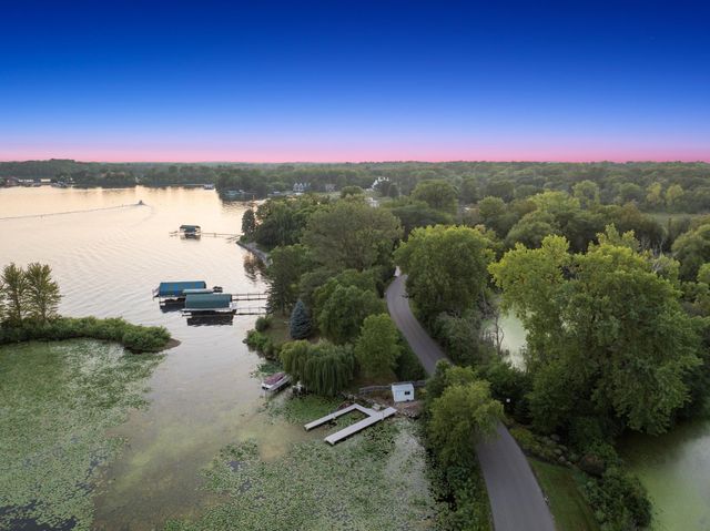 1070 Ferndale Road W, Wayzata, MN 55391