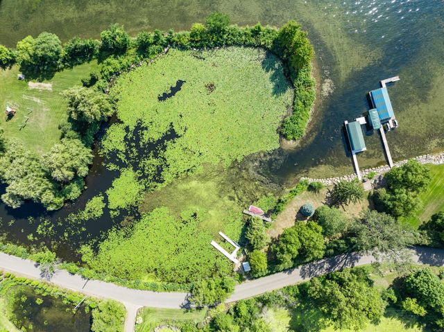 1070 Ferndale Road W, Wayzata, MN 55391