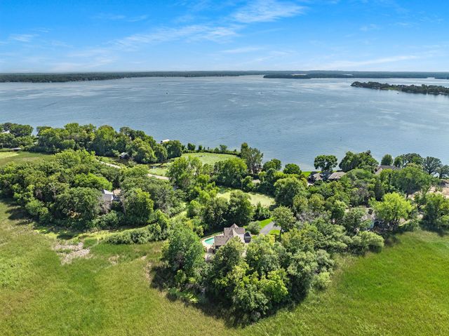 1070 Ferndale Road W, Wayzata, MN 55391
