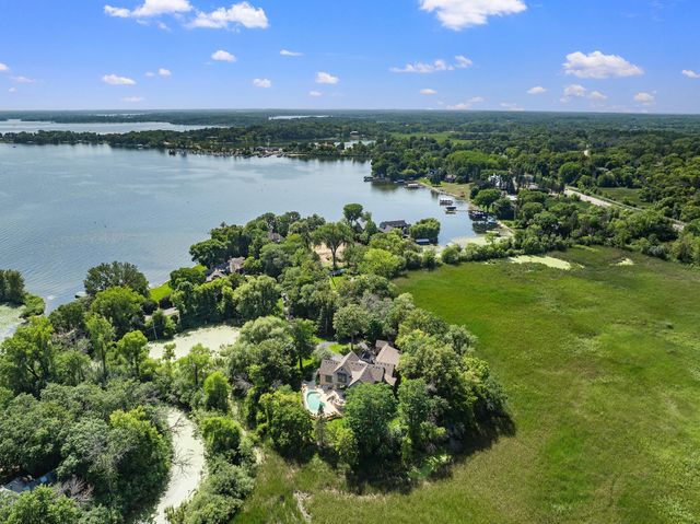 1070 Ferndale Road W, Wayzata, MN 55391