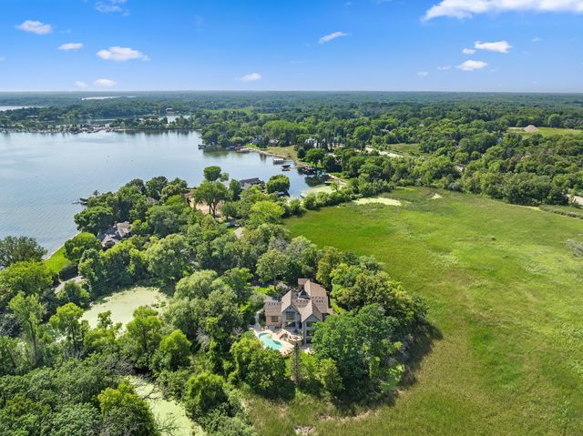 1070 Ferndale Road W, Wayzata, MN 55391