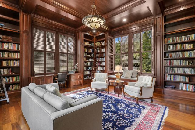1070 Ferndale Road W, Wayzata, MN 55391