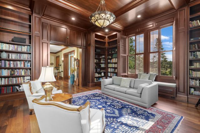 1070 Ferndale Road W, Wayzata, MN 55391