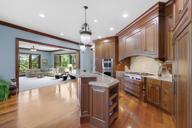 1070 Ferndale Road W, Wayzata, MN 55391