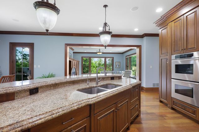1070 Ferndale Road W, Wayzata, MN 55391