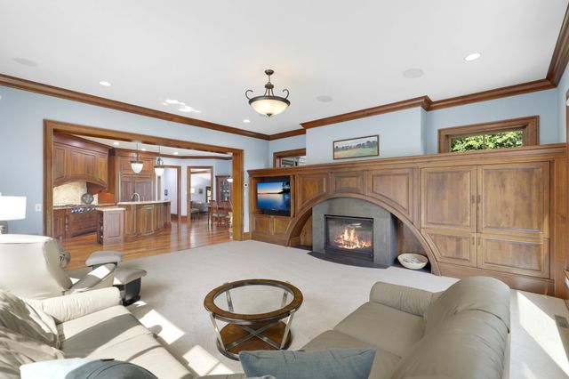 1070 Ferndale Road W, Wayzata, MN 55391