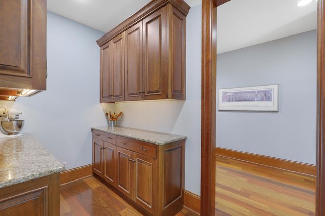 1070 Ferndale Road W, Wayzata, MN 55391