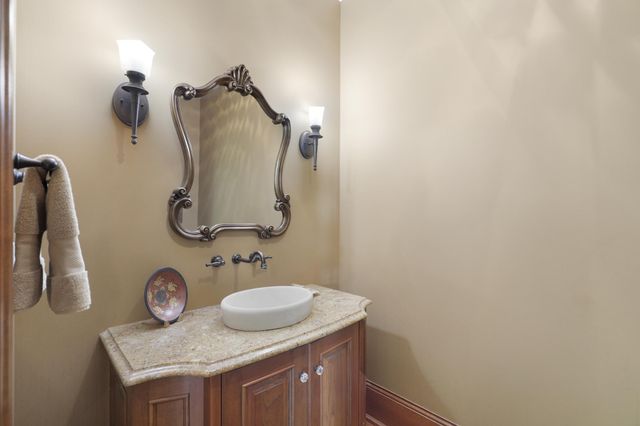 1070 Ferndale Road W, Wayzata, MN 55391