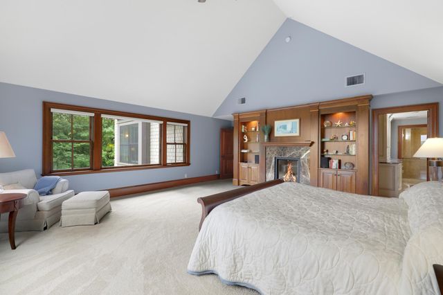 1070 Ferndale Road W, Wayzata, MN 55391
