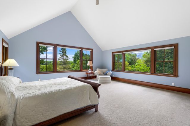 1070 Ferndale Road W, Wayzata, MN 55391