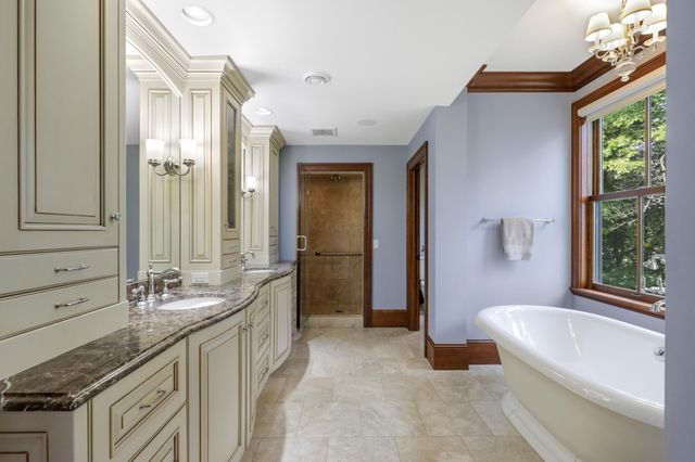 1070 Ferndale Road W, Wayzata, MN 55391