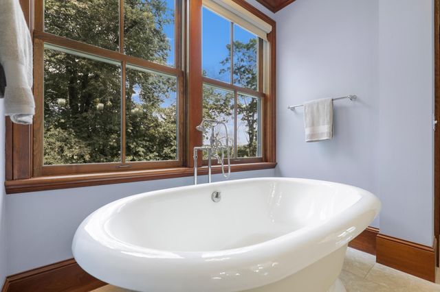 1070 Ferndale Road W, Wayzata, MN 55391