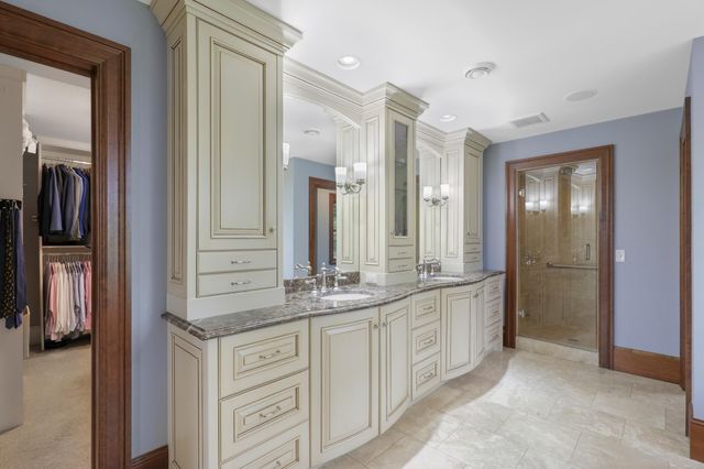 1070 Ferndale Road W, Wayzata, MN 55391