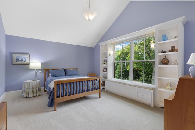 1070 Ferndale Road W, Wayzata, MN 55391