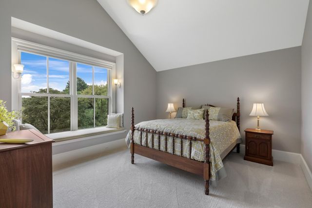 1070 Ferndale Road W, Wayzata, MN 55391