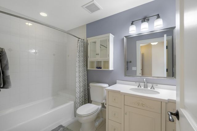 1070 Ferndale Road W, Wayzata, MN 55391