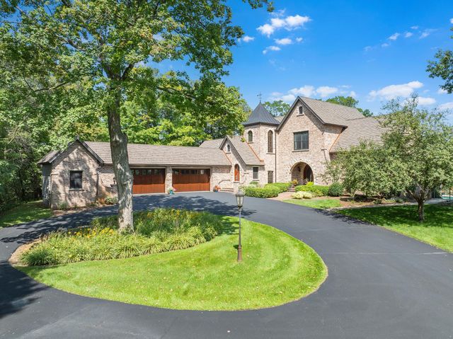 1070 Ferndale Road W, Wayzata, MN 55391