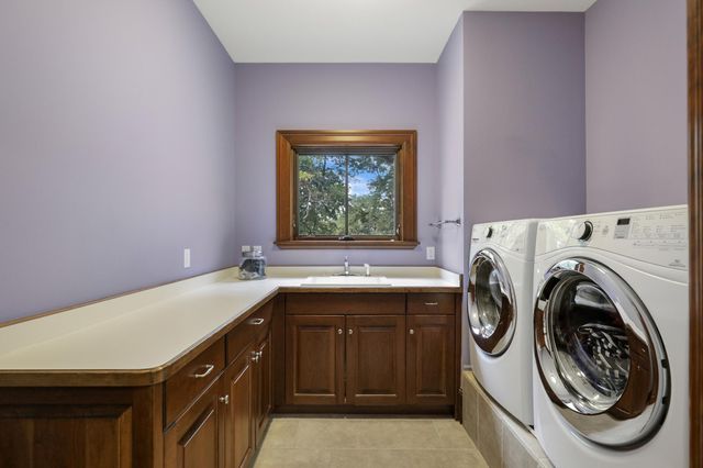1070 Ferndale Road W, Wayzata, MN 55391