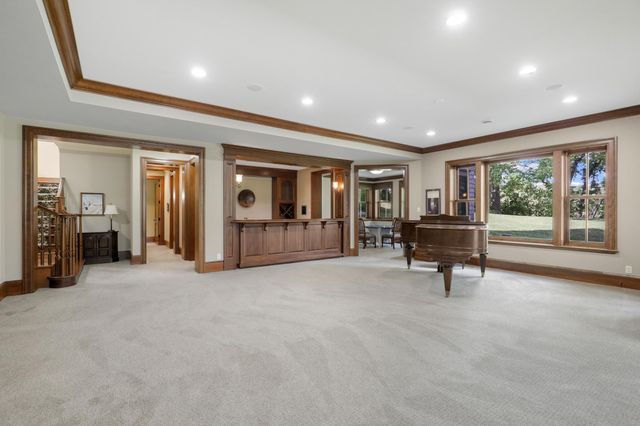 1070 Ferndale Road W, Wayzata, MN 55391
