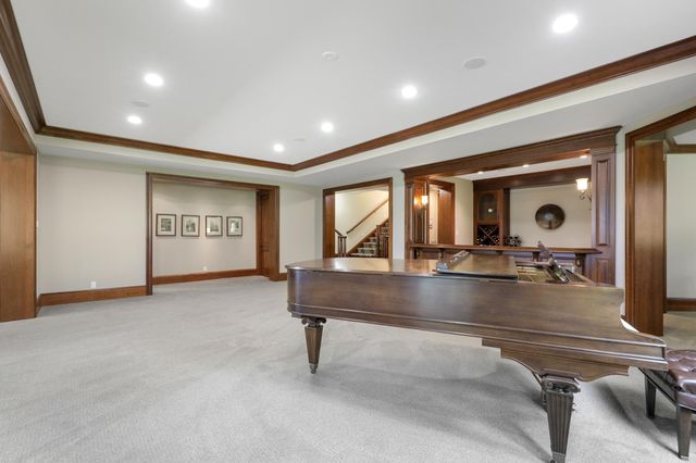 1070 Ferndale Road W, Wayzata, MN 55391