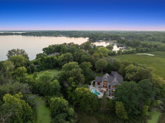 1070 Ferndale Road W, Wayzata, MN 55391