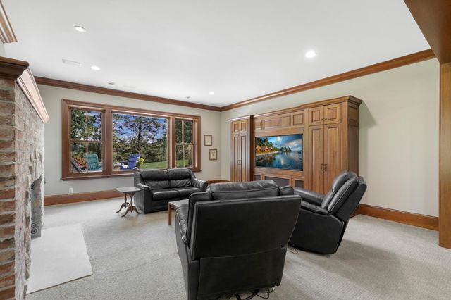 1070 Ferndale Road W, Wayzata, MN 55391
