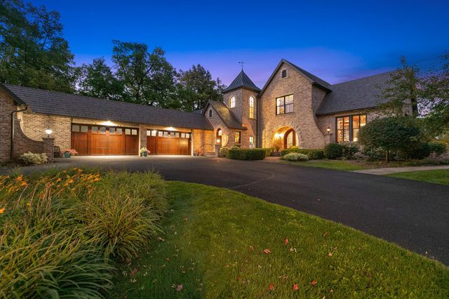 1070 Ferndale Road W, Wayzata, MN 55391