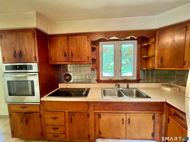 5 Cold Spring Circle, Shelton, CT 06484