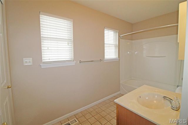 158 Bayhill Village Drive, O'fallon, MO 63368