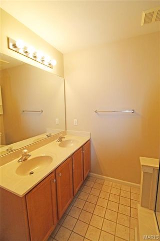 158 Bayhill Village Drive, O'fallon, MO 63368