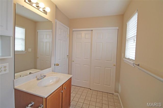 158 Bayhill Village Drive, O'fallon, MO 63368