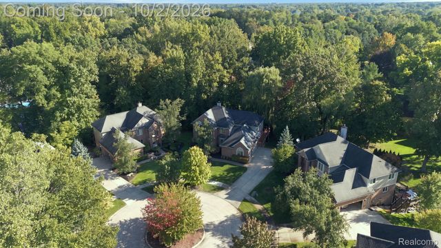 559 Trillium Drive, Troy, MI 48085