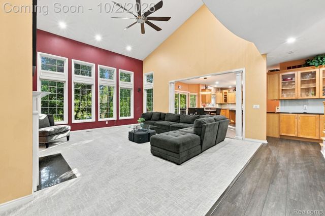 559 Trillium Drive, Troy, MI 48085