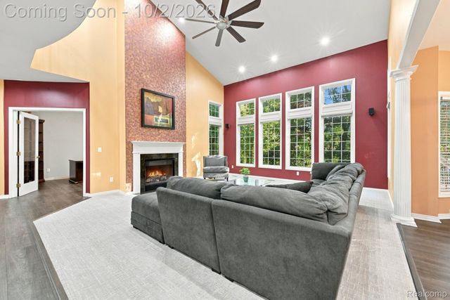 559 Trillium Drive, Troy, MI 48085