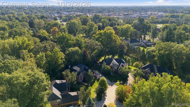 559 Trillium Drive, Troy, MI 48085