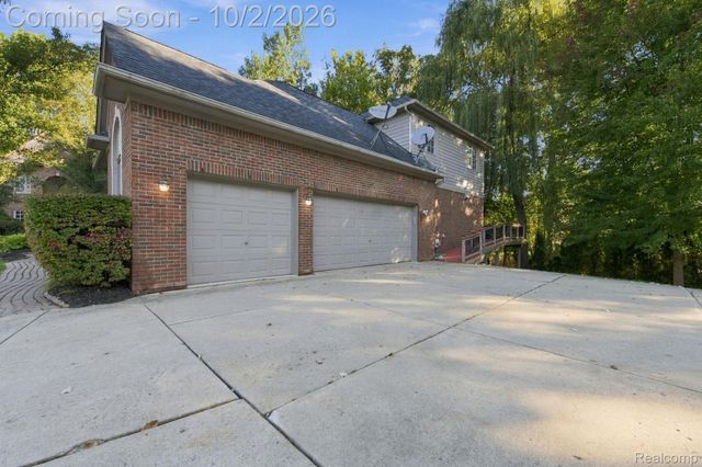 559 Trillium Drive, Troy, MI 48085