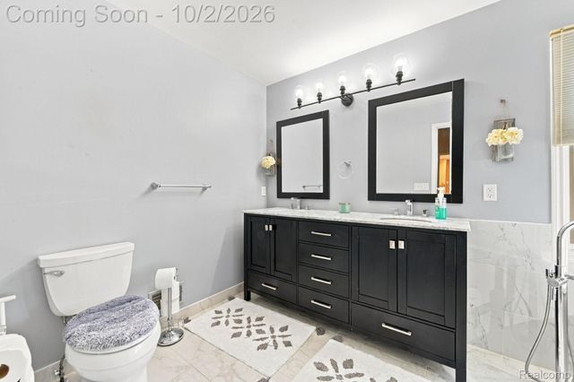 559 Trillium Drive, Troy, MI 48085