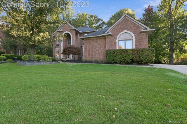 559 Trillium Drive, Troy, MI 48085