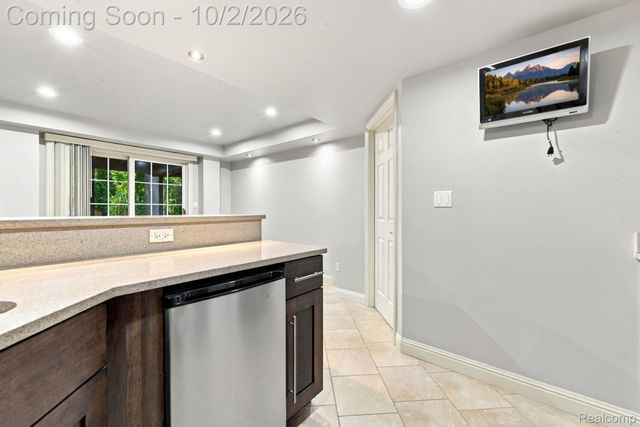 559 Trillium Drive, Troy, MI 48085